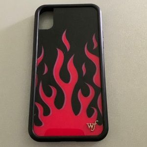 I am selling this case, the brand is from wildflower, the size is IPHONE XR